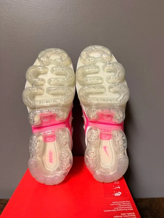 Nike Air VaporMax Plus Pink/White Running Shoes - Picture 4 of 5